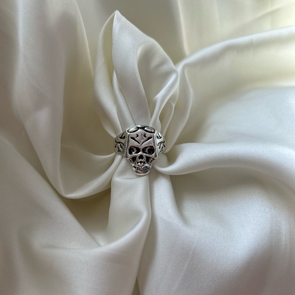 Skull Rings - Picture 8 of 16